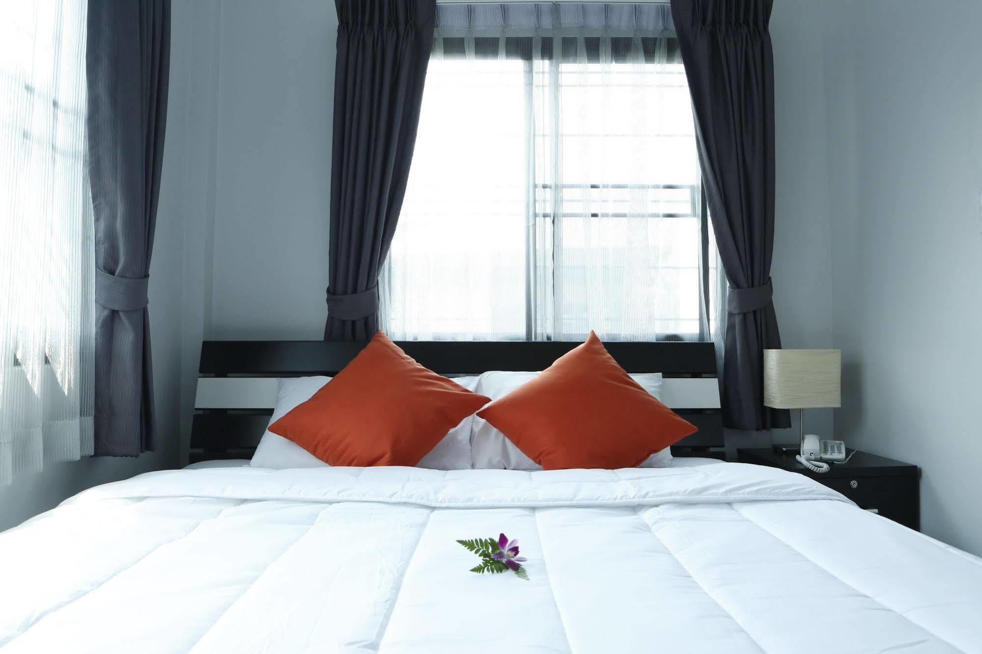 The Cube Sathorn Boutique Hotel เดอะ คิวบ์ สาทร บูติค โฮเทล Near Bts Surasak Bangkok Exterior foto